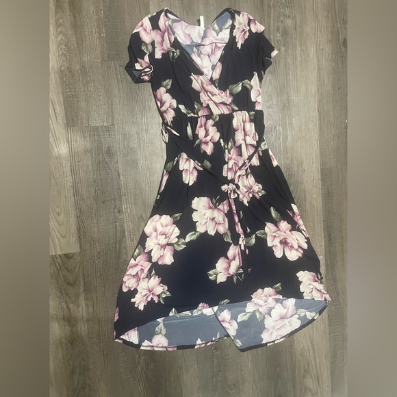 Pinkblush Dresses & Skirts - Pink Blush Maternity L navy back ground with floral print and tie front